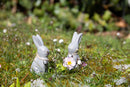 Hase Figur aus Polyresin mit Metallglöckchen Vintage Ostern Osterdeko Dekoration Osterhase grau (9 cm hoch)