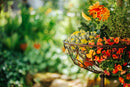 Pflanzschale LINA Pflanzkorb Blumenschale auf Stab Blumentopfständer Pflanzgefäß halbrund Metall dunkelbraun lackiert mit Ständer und 3 Spießen H/dia 120/40 cm