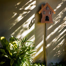 Hexenhaus Vogelhaus Futterstation zum Stellen inkl. Stecker aus Metall mit Edelrost 21x14x24/140cm