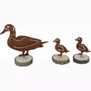 Gartendeko Enten Mama und Entchen Küken mit Dorn unten Schraube Baumtier Metall Rost Deko 10cm x 9 cm