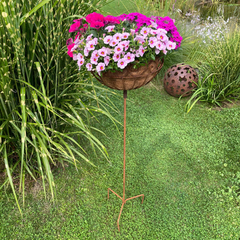 Pflanzschale Pflanzkorb Blumenschale auf Stab Blumentopfständer Pflanzgefäß rund Metall Eisen verrostet mit 3 Spießen 116cm hoch 30cm Durchmesser