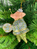 Christbaumschmuck Figur Musiker Schwein mit Trommel Musikant  handbemalt Weihnachten Baumschmuck Deko Hänger Christbaumschmuck 11cm (hellblau-grün-gold)