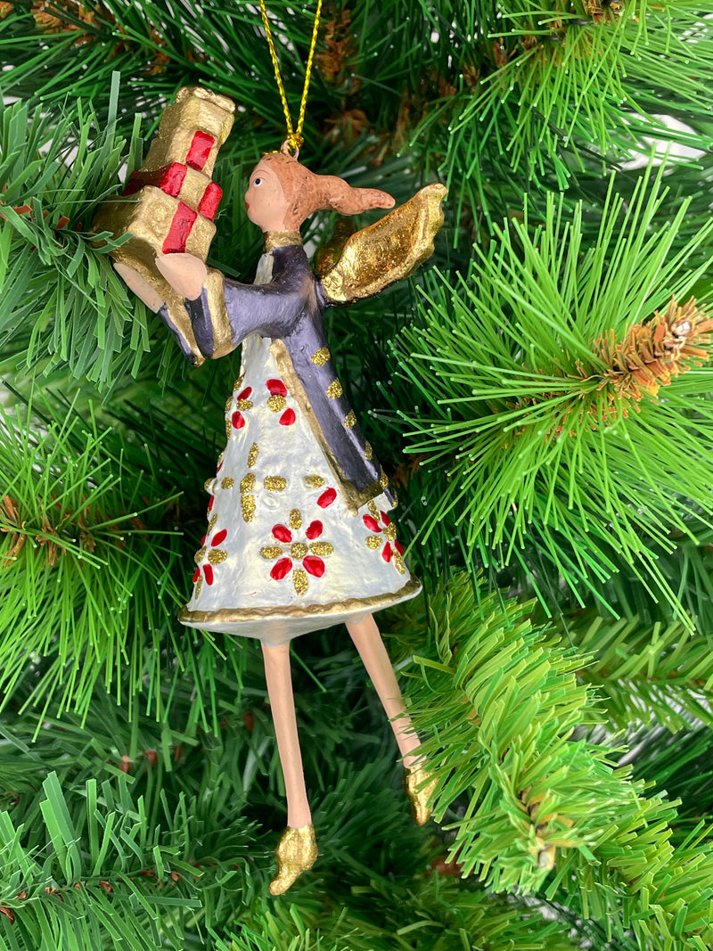 Christbaumschmuck Engel in einem weiß-rot-dunkelblauen Kleid und Geschenken Ornament 15cm hoch
