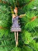 Christbaumschmuck Engel in einem dunkelblau-goldenen Kleid Weihnachten Ornament Anhänger mit Bäumchen 16cm hoch
