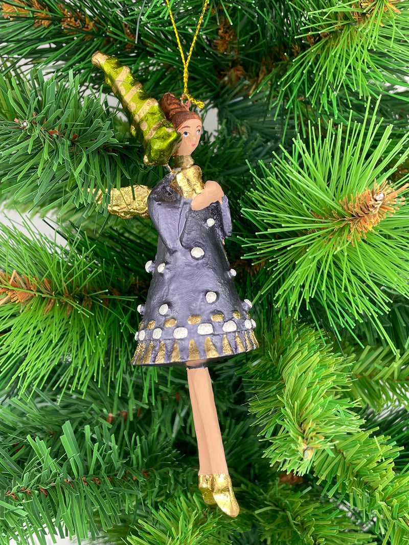 Christbaumschmuck Engel in einem dunkelblau-goldenen Kleid Weihnachten Ornament Anhänger mit Bäumchen 16cm hoch