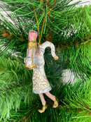 Kleiner Gabenträger Weihnachtsmann mit Geschenken mini Weihnachten Deko Hänger Christbaumschmuck 9 cm weiß-gold-silber