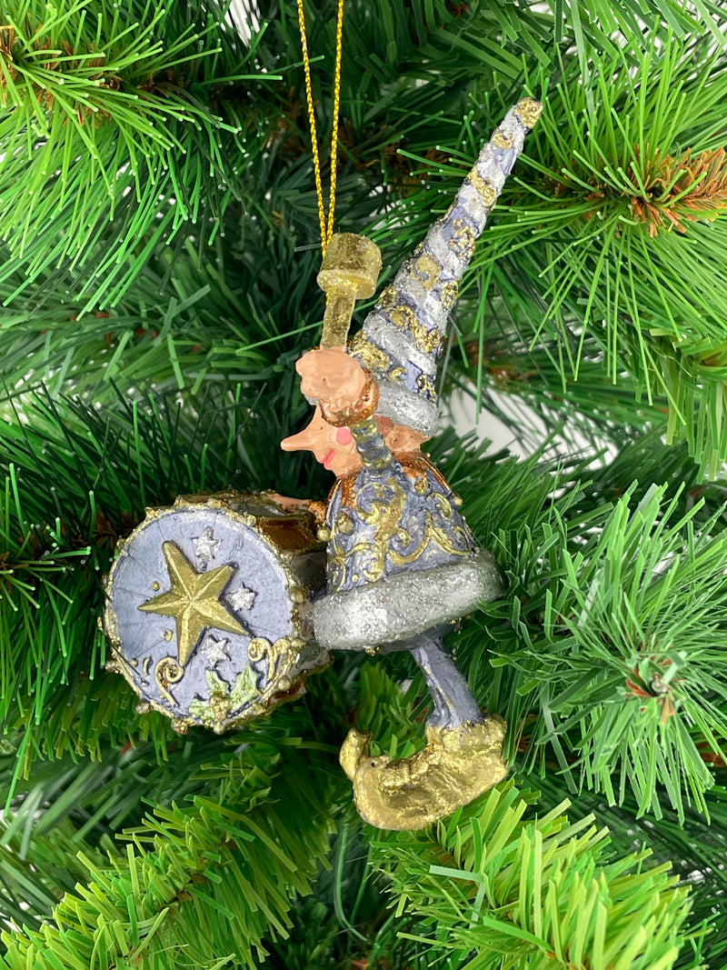 Kleiner Weihnachtsmann Elf  11 cm blau-Gold mit Pauke Gabenträger Weihnachten Deko Hänger Christbaumschmuck