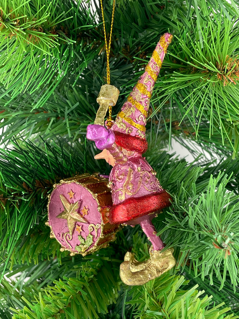 Kleiner Weihnachtsmann Elf Gabenträger Weihnachten Deko Hänger Christbaumschmuck 11 cm pink-Gold mit Pauke