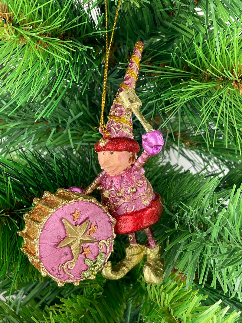 Kleiner Weihnachtsmann Elf Gabenträger Weihnachten Deko Hänger Christbaumschmuck 11 cm pink-Gold mit Pauke