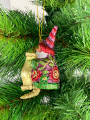 Kleiner Weihnachtsmann mit Feder und Schriftrolle grün-rot-gold Deko Hänger handbemalt Weihnachten Christbaumschmuck 8 cm