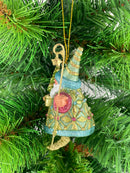 Kleiner Weihnachtsmann mit Bäumchen pastellgrün Deko Hänger handbemalt Weihnachten Christbaumschmuck 8 cm