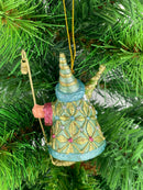 Kleiner Weihnachtsmann mit Bäumchen pastellgrün Deko Hänger handbemalt Weihnachten Christbaumschmuck 8 cm