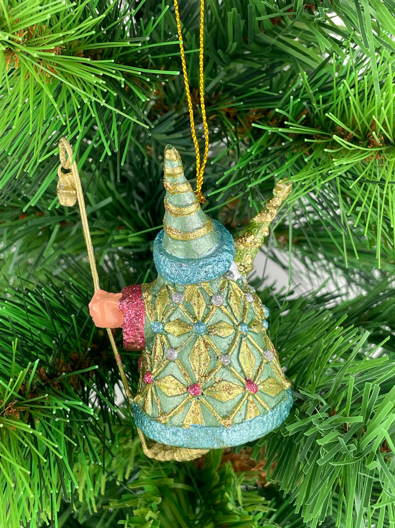 Kleiner Weihnachtsmann mit Bäumchen pastellgrün Deko Hänger handbemalt Weihnachten Christbaumschmuck 8 cm