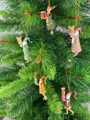 Kleiner Gabenträger Weihnachtsmann mit Geschenk mini Weihnachten Deko Hänger Christbaumschmuck 8 cm rot-grün