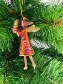 Kleiner Engel mit Geschenken mini Weihnachten Deko Hänger Christbaumschmuck 8 cm kupfer