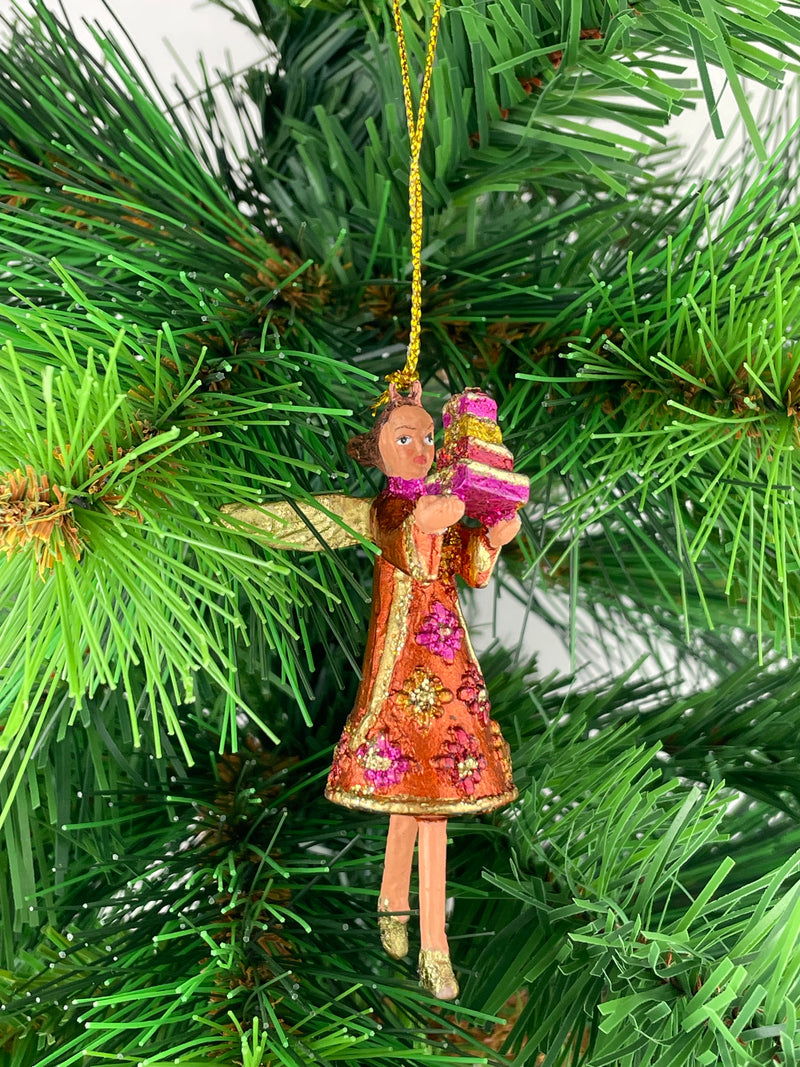 Kleiner Engel mit Geschenken mini Weihnachten Deko Hänger Christbaumschmuck 8 cm kupfer