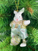 Hase in pastellblauer Hose mit Osterei Deko Hänger Ostern handbemalt Baumschmuck 10 cm