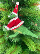Christbaumschmuck Deko Hänger Filz Dino mit Weihnachtsmütze und Geschenk grün rot weich B/H: 15cm/15cm leicht Weihnachten
