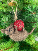 Christbaumschmuck Deko Hänger Filz Katze mit Wollknäuel braun rot weich B/H: 15cm/8cm leicht Weihnachten
