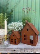 Gartendeko Haus in zwei Größen Laterne Gartenlicht zum Stellen Metall mit Edelrost Deko