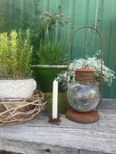 Laterne aus  Metall mit Edelrost mit abgerundetem Cracle Glas Kerzenhalter Rost Deko Leuchtfeuer Gartendeko Edelrost in zwei Größen