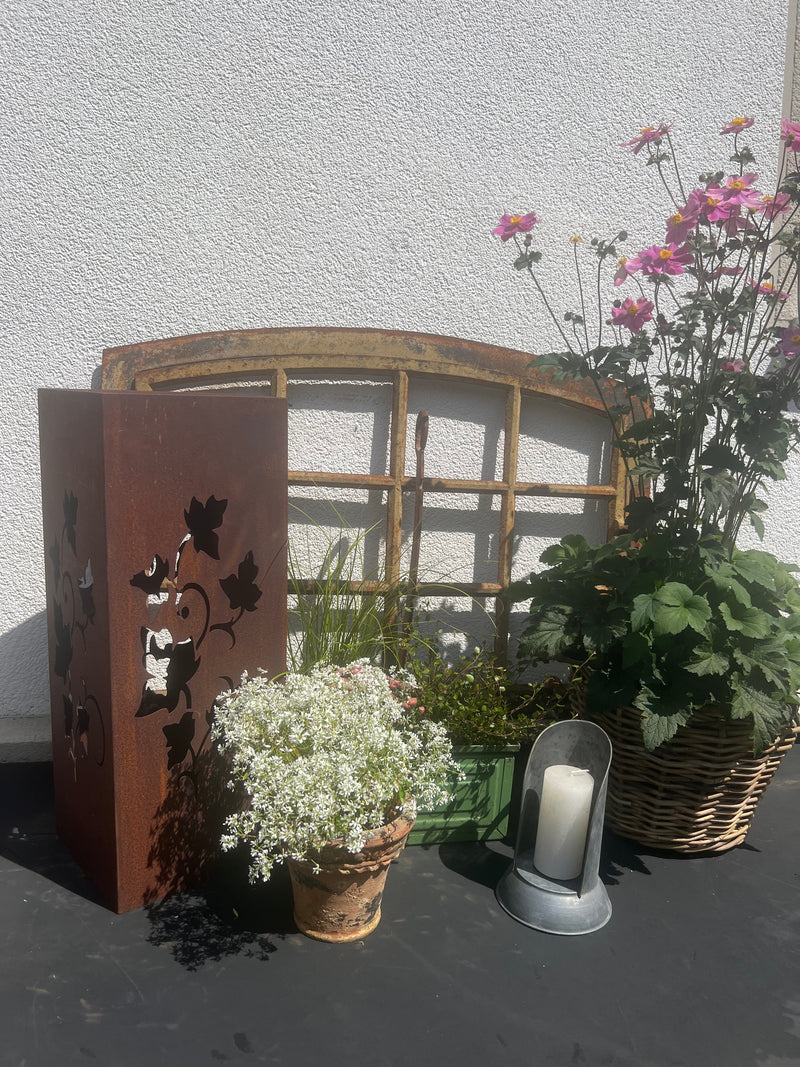 Lichtobjekt Dekosäule  zum Stellen  mit Efeu Ranken Säule Metall mit Edelrost Deko 22,5x22,5x60 cm
