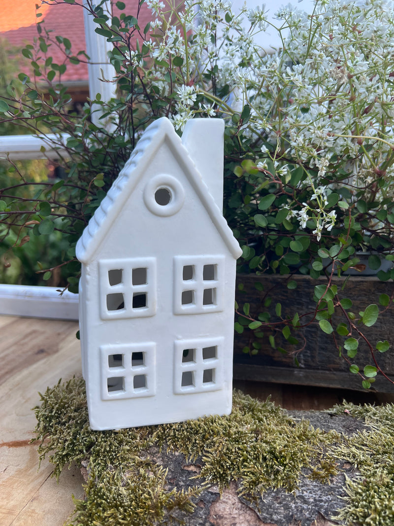 Haus Keramikhaus Keramik Dekoration Häuschen Windlicht Weihnachten weiß B/T/H: 9,5 x 7 x 18cm