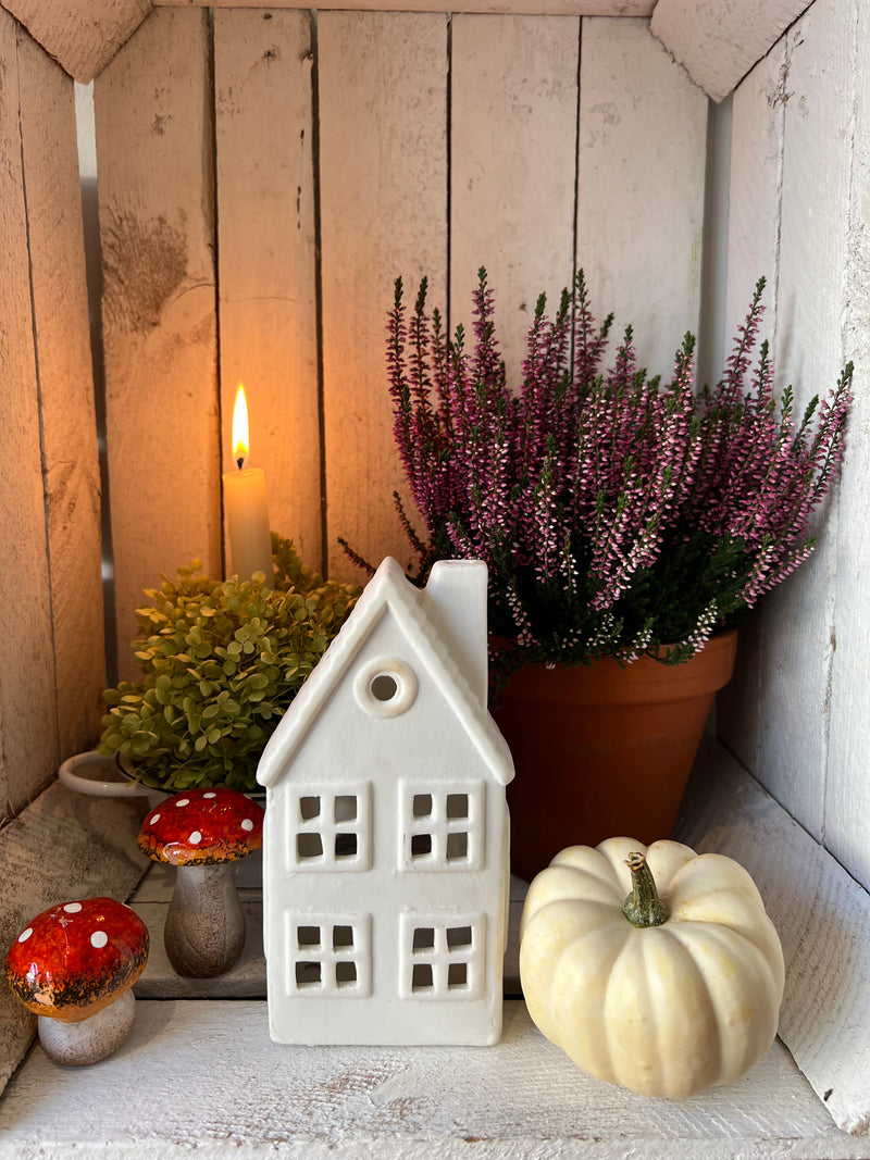 Haus Keramikhaus Keramik Dekoration Häuschen Windlicht Weihnachten weiß B/T/H: 9,5 x 7 x 18cm