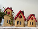 Dekorationsfigur Haus Braun Rot Keramik Deko Gartendeko mit Herz in drei Größen