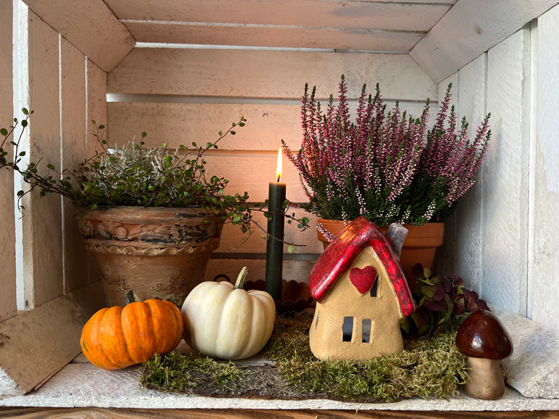 Dekorationsfigur Haus Braun Rot Keramik Deko Gartendeko mit Herz in drei Größen
