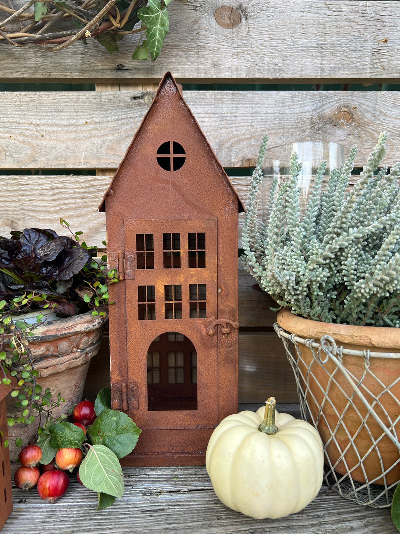 Gartendeko Haus mit Tür Windlicht Gartenlicht Gartendeko zum Stellen Metall Rost Deko 38cm hoch
