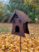 Hexenhaus Vogelhaus Futterstation zum Stellen inkl. Stecker aus Metall mit Edelrost 21x14x24/140cm