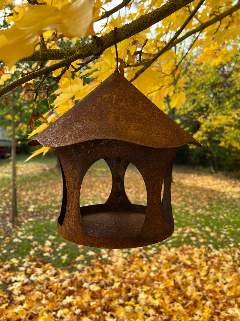Vogelhaus Futterstation Vogelfutter zum Aufhängen Metall Rost Deko Durchmesser 28cm