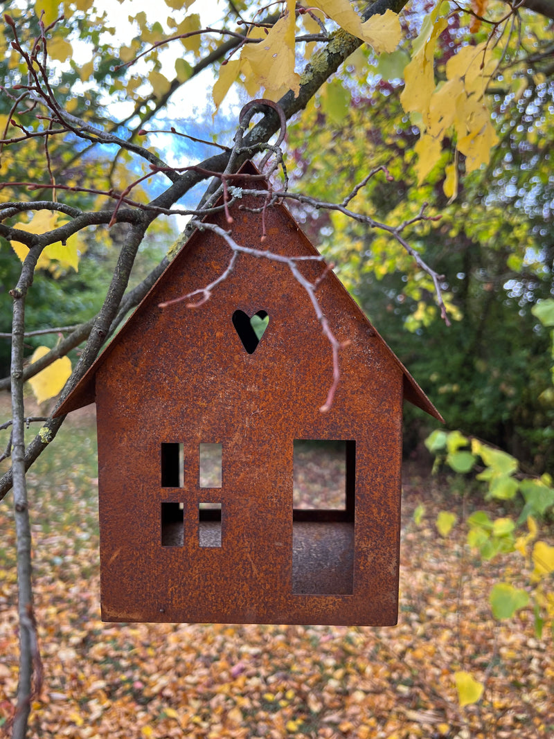 Vogelhaus Dekohaus mit Haken Futterstation Vogelfutter zum Aufhängen Metall Rost Deko 17x17x25cm