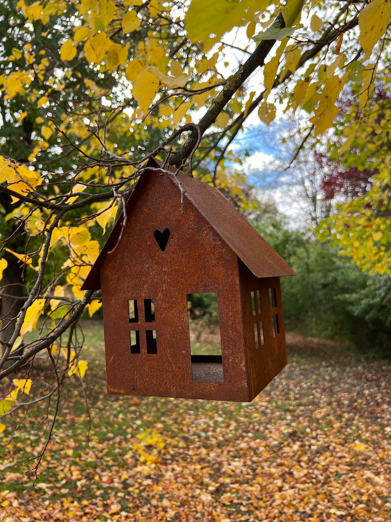 Vogelhaus Dekohaus mit Haken Futterstation Vogelfutter zum Aufhängen Metall Rost Deko 17x17x25cm