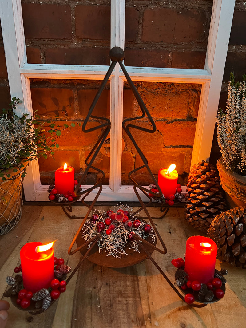 Adventskranz Kerzenhalter Tannenbaum zum Hinstellen Kerzenständer mit 4 Tellern für Kerzen aus Metall rostfarben Weihnachten Dekoration 36cm hoch x 39cm Durchmesser