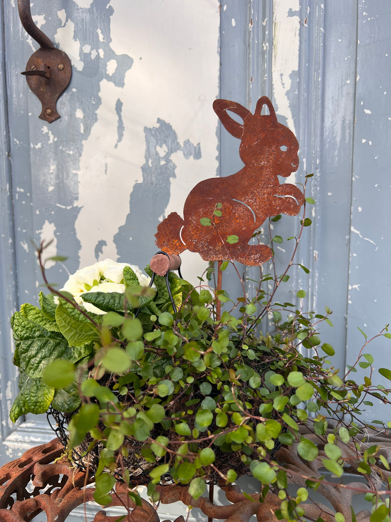 Deko Rost Stecker Ostern Hase hoppelnd Bodenstecker Gartendeko Stab Ed