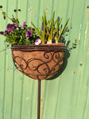 Pflanzschale MINA Pflanzkorb Blumenschale auf Stab Blumentopfständer Pflanzgefäß halbrund Metall dunkelbraun lackiert mit Ständer und 2 Spießen H/dia 80/25 cm
