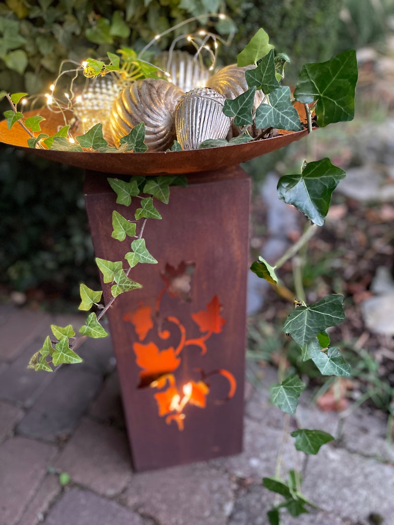 Lichtobjekt Dekosäule  zum Stellen  mit Efeu Ranken Säule Metall mit Edelrost Deko 22,5x22,5x60 cm