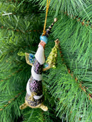 Christbaumschmuck Figur Weihnachtsmann mit Baum aubergine Baumschmuck 14cm