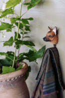 KLEIDERHAKEN SCHÄFERHUND Garderobe Wandhaken massiv Landhaus Vintage handgeschnitzt und handbemalt Holz und Metall-Haken 11cm hoch