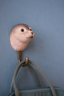 KLEIDERHAKEN ROBBE Garderobe Wandhaken massiv Landhaus Vintage handgeschnitzt und handbemalt Holz und Metall-Haken 11cm hoch