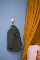 KLEIDERHAKEN ROBBE Garderobe Wandhaken massiv Landhaus Vintage handgeschnitzt und handbemalt Holz und Metall-Haken 11cm hoch