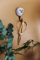 KLEIDERHAKEN SCHNEEEULE Garderobe Wandhaken massiv Landhaus Vintage handgeschnitzt und handbemalt Holz und Metall-Haken 11cm hoch