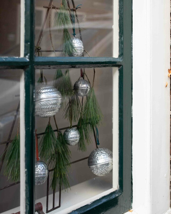 Tannenbaum zum Aufhängen aus Metall mit Haken für Zierschmuck in schwarz Weihnachten flach Wanddekoration 80cm hoch x 40cm breit