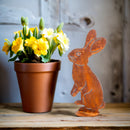 Dekoration zu Ostern Hase zum Hinstellen auf einer Platte Metall mit Edelrost Osterdeko Deko Osterhase