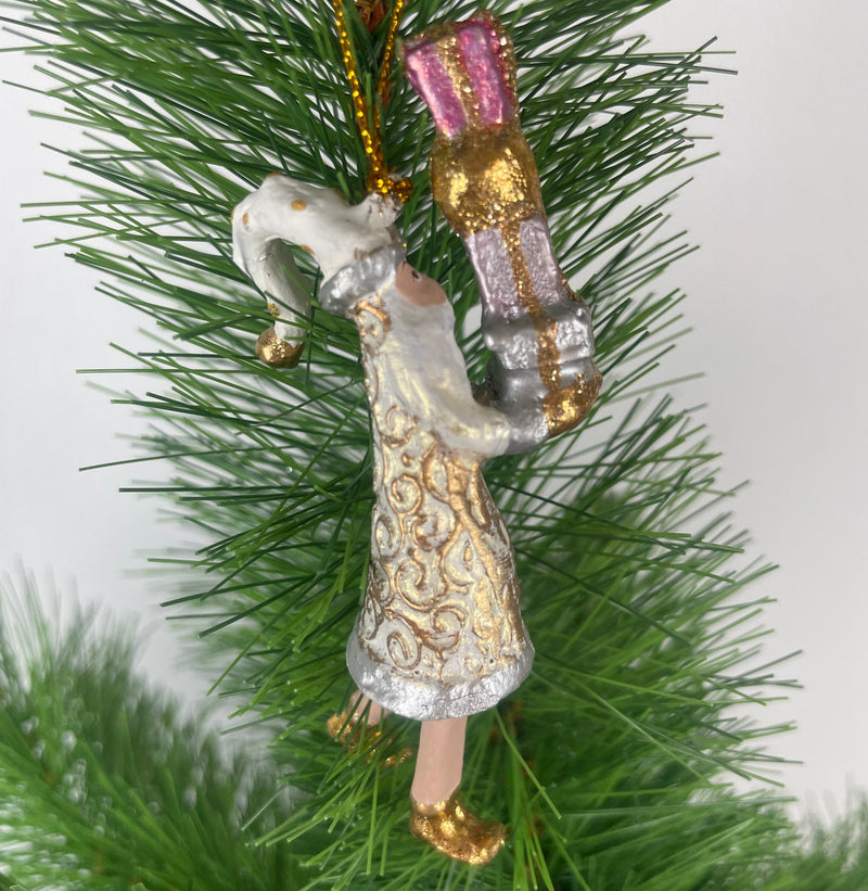 Kleiner Gabenträger Weihnachtsmann mit Geschenken mini Weihnachten Deko Hänger Christbaumschmuck 9 cm weiß-gold-silber