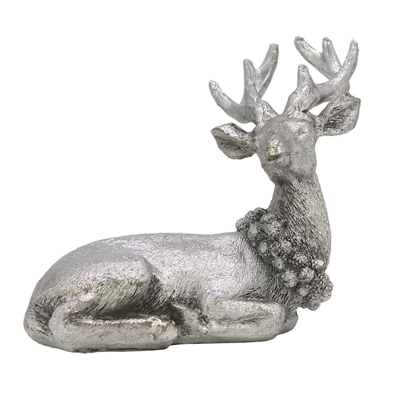 Weihnachtsdeko Figur Hirsch liegend REH Silber mit Kranz Weihnachten (14x15x9cm)