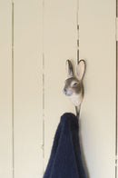 KLEIDERHAKEN HASE Garderobe Wandhaken massiv Landhaus Vintage handgeschnitzt und handbemalt Holz und Metall-Haken mindestens 11cm hoch