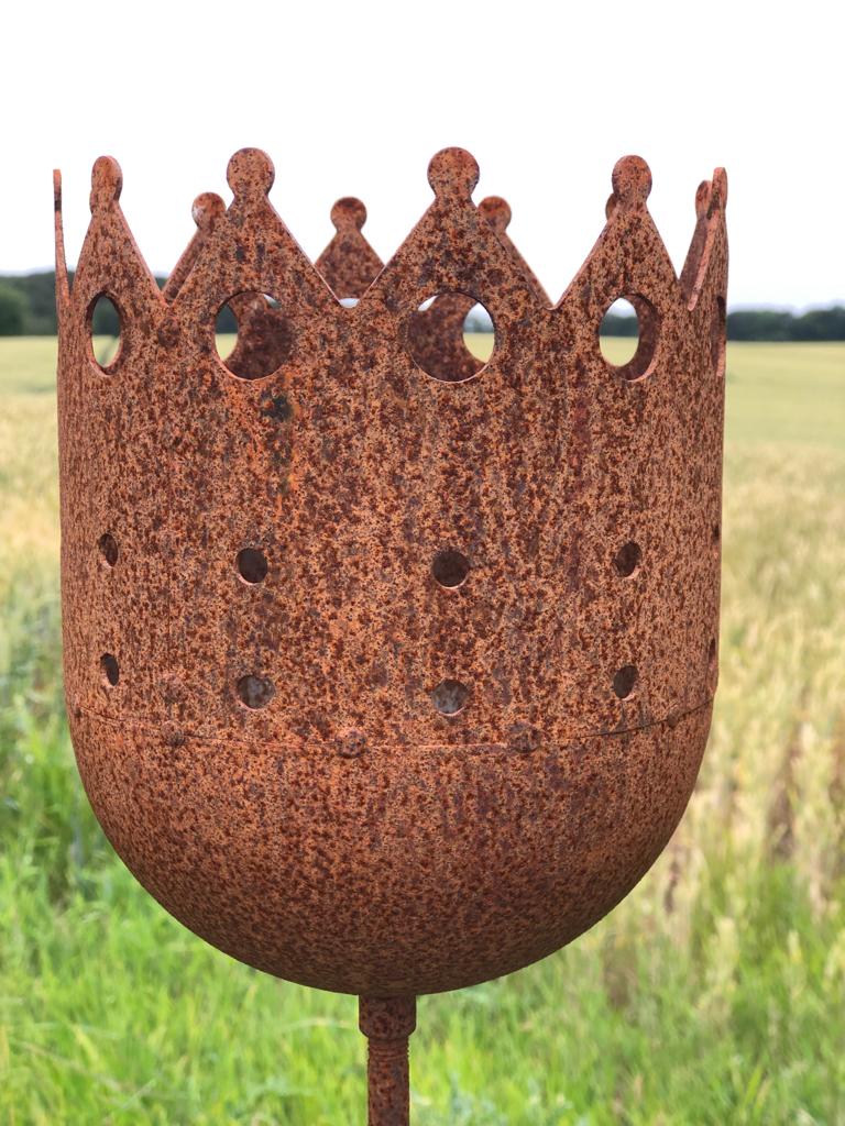 Kerzenhalter "Krone" 120cm hoch aus Metall mit Edelrost Leuchtfeuer Gartendeko Stab